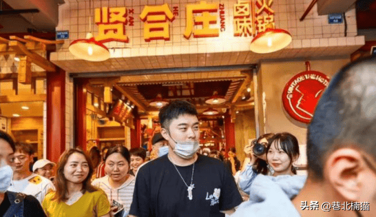 是综艺咖的话就大错特错了,事实上他还是位老板手下产业不只有贤合庄