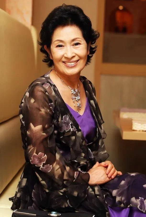 谁说娱乐圈没有真情实意,这些国外明星们的友情堪比神仙_宋慧乔