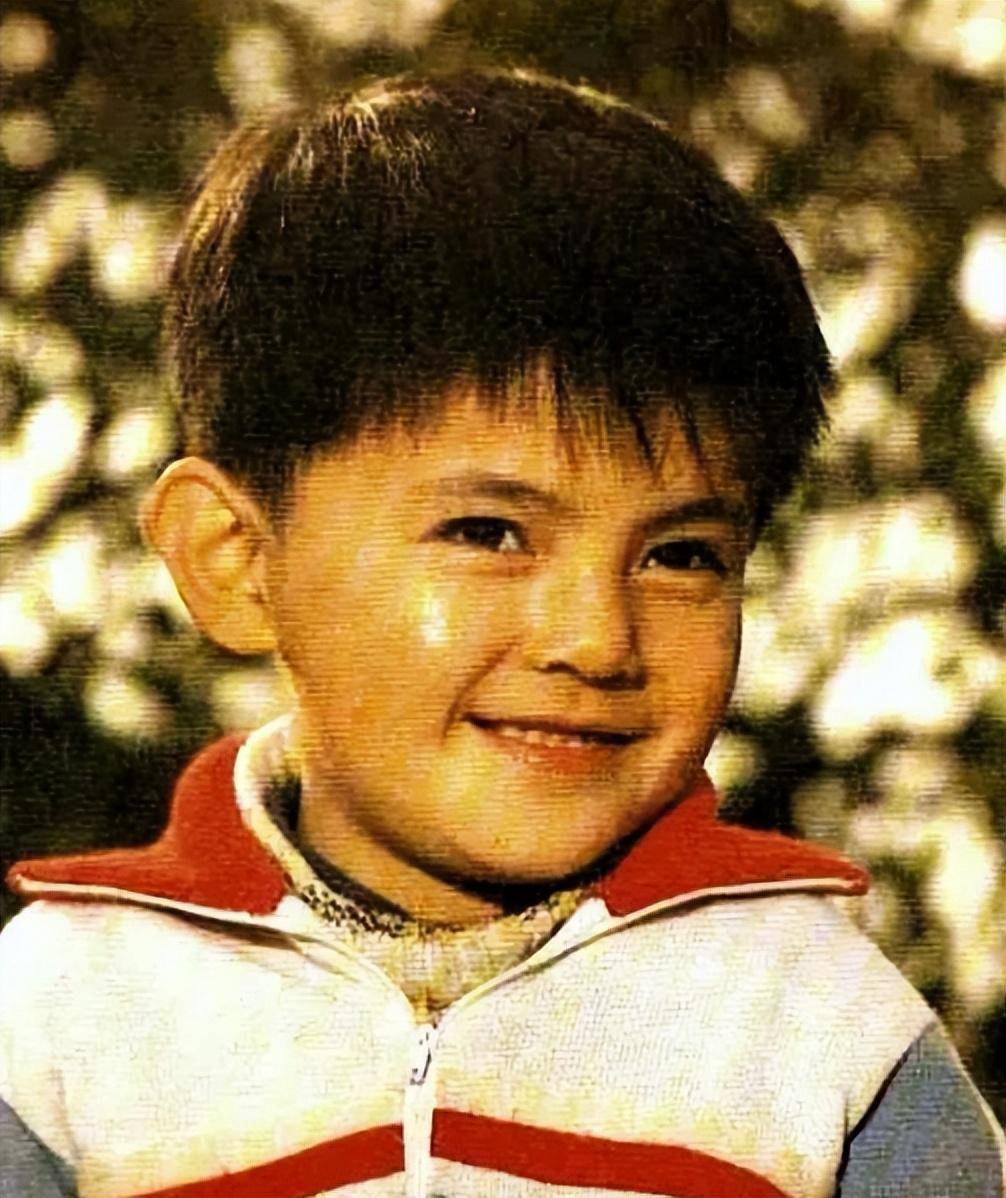 童星方超2岁成名,18岁时因长得太矮没学可上,48