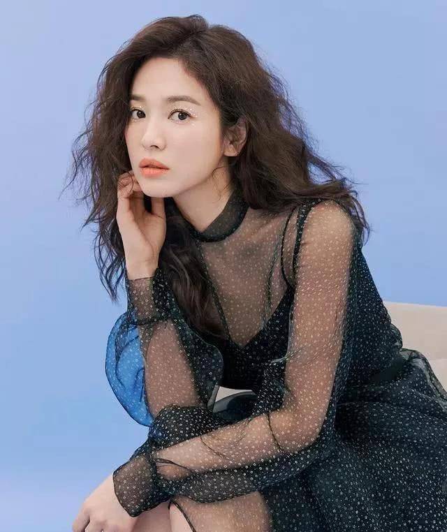 原创19岁的欧阳娜娜亲身示范羊毛卷,告诉吃瓜群众,羊毛卷是真少女