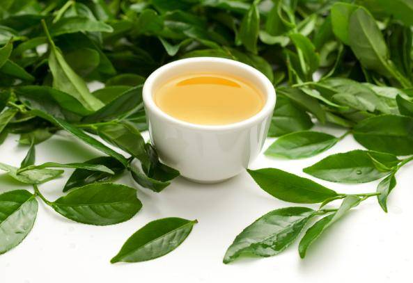 喝茶对心脏有好处吗红茶好还是绿茶好些呢医生告诉你答案