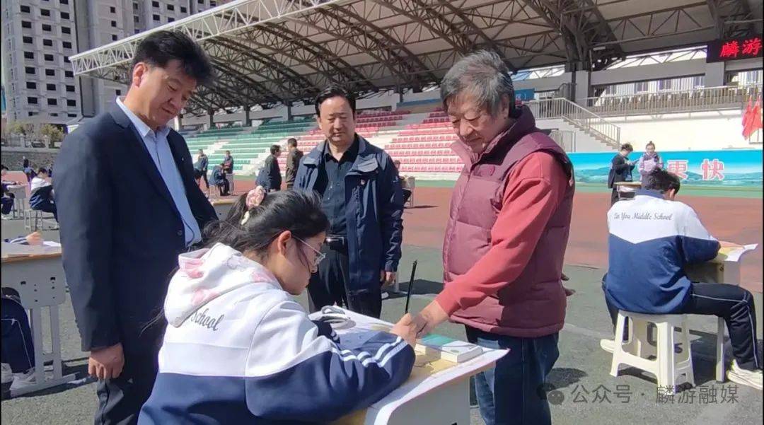 宝鸡市麟游县举办千人欧体书法展演活动