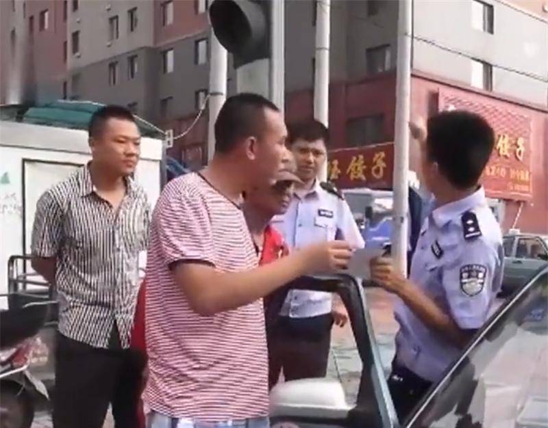 原创2015年俩小偷入室盗窃一掀床板发现162万巨额现金结果如何