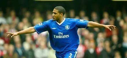 原创19岁成阿布时代第一签被穆帅抛弃重返豪门他曾是三狮最好右后卫