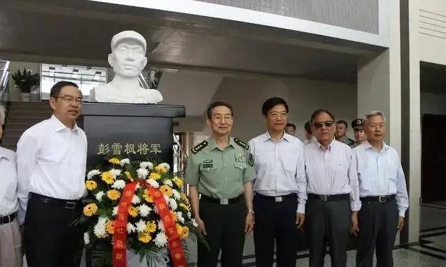 他8年时间少将升中将,4年以后中将升上将,可惜父亲去世太早_彭雪枫