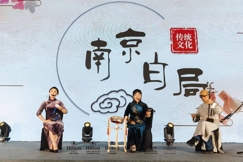 沐浴在南京白局的雅音里,仿佛徜徉在金陵城古色古香的街道中.