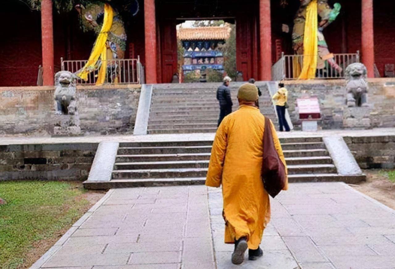 原创纪实是诚心还是伪装杀人犯潜逃16年成寺庙住持被抓后仍狡辩