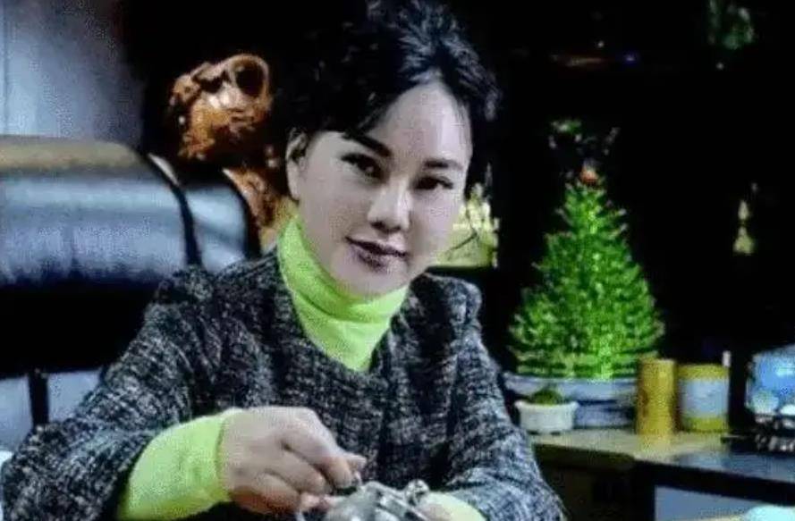 原创杭州富婆朱丽丽一顿饭上百万5年骗14亿偷渡泰国也难逃落网