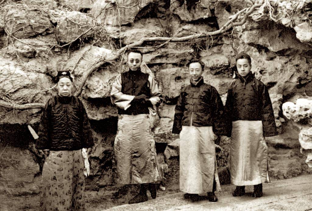 原创末代皇帝溥仪年轻照主动剪掉辫子很帅气难怪婉容最初喜欢他