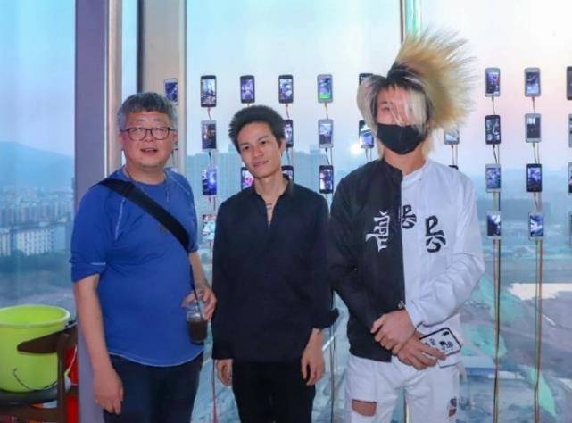 原创葬爱家族创始人11岁出圈后被富婆看中如今怎么样了