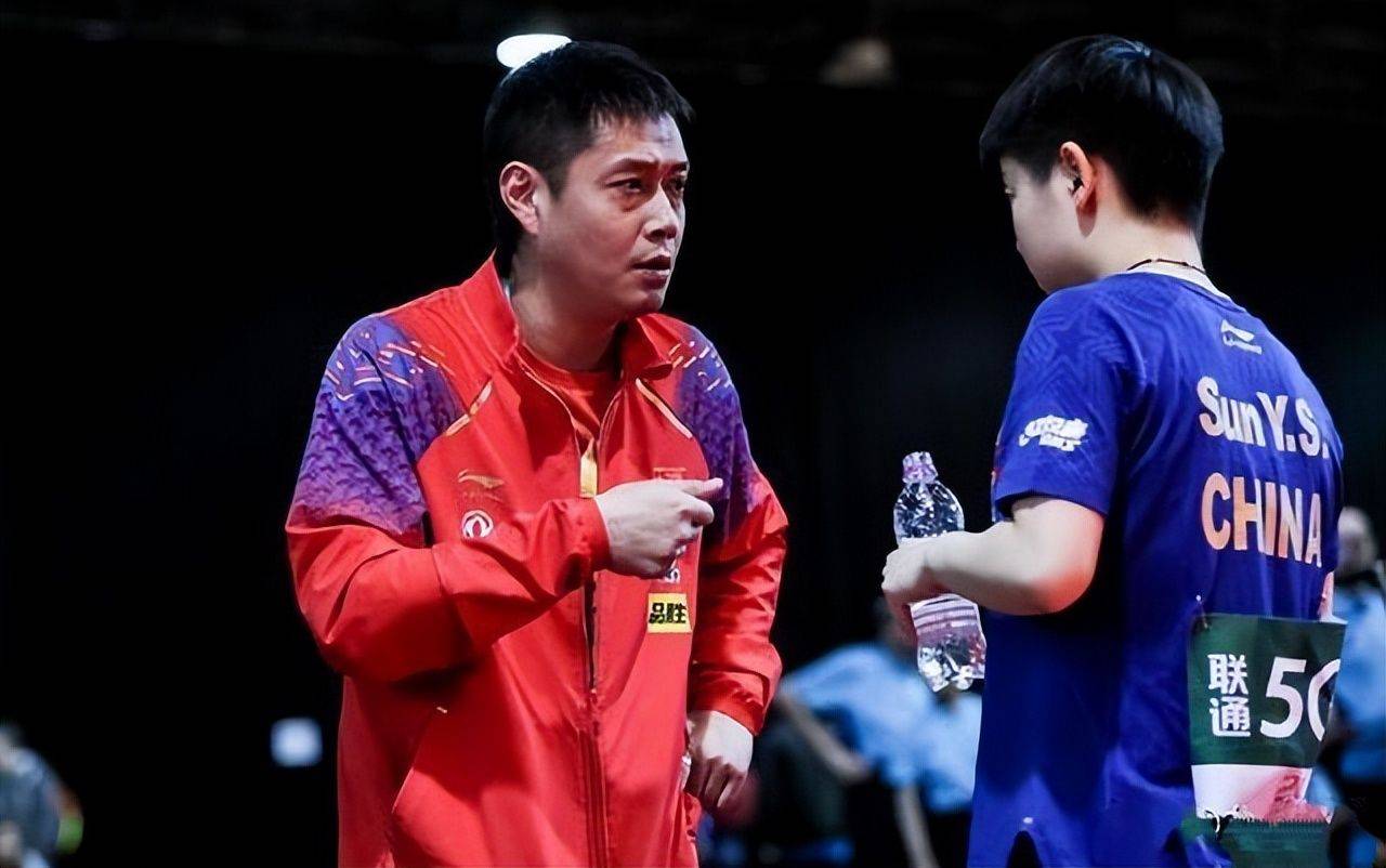 球迷们也发现了一个非常有意思的现象,与昨天男队出场的梁靖崑和马龙