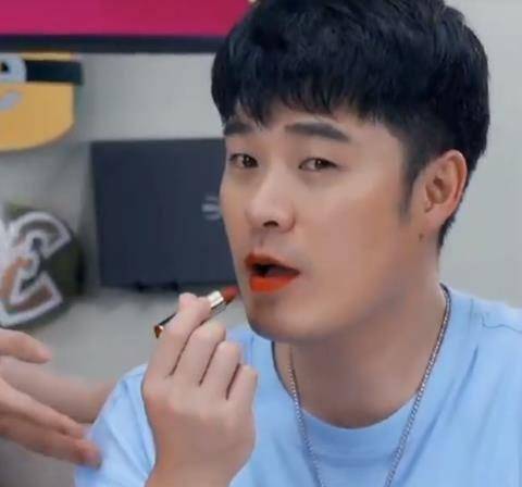 不用拍戏录节目的这段时间,陈赫一直没闲着,每天的工作安排就足够他忙