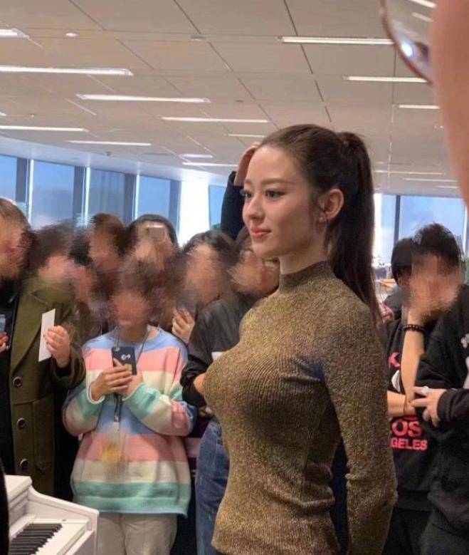 看到郎朗老婆吉娜的生图之后我终于明白了什么叫宠儿