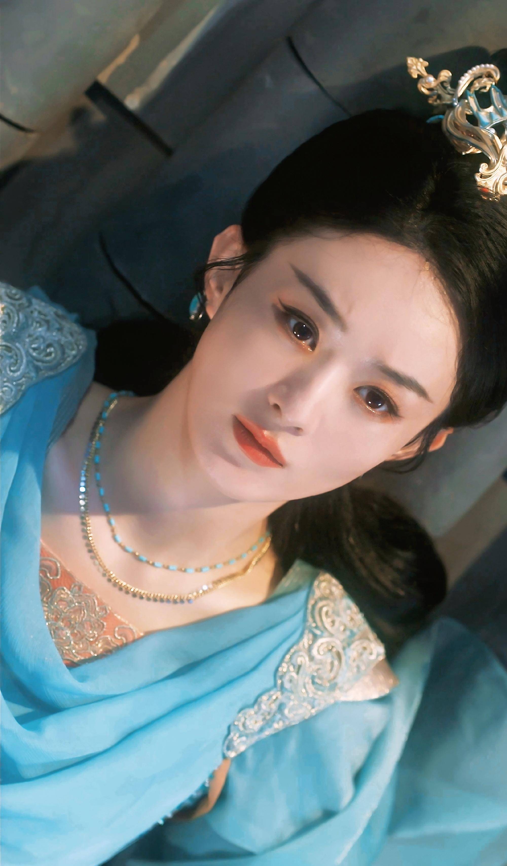 片约不断却演啥毁啥,《与凤行》中的"关系户"演员,该醒醒了_赵丽颖