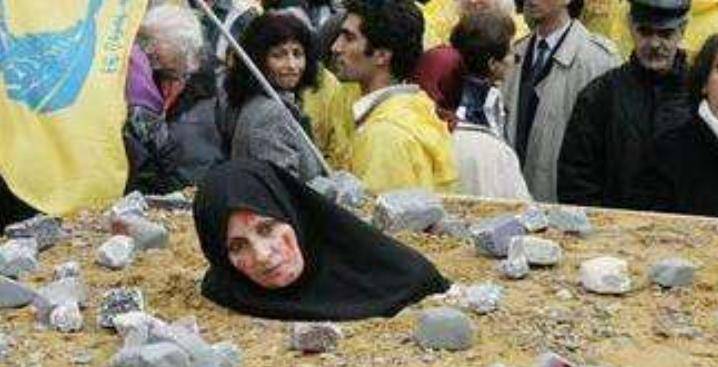 古代的"石刑"是何种刑罚?现如今中东国家还在使用,太过于残忍