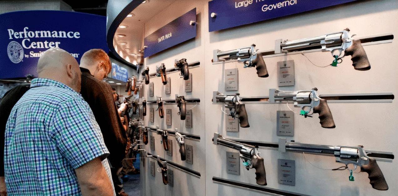 控制总统威胁国会洗脑民众美国禁枪难的背后真凶是谁