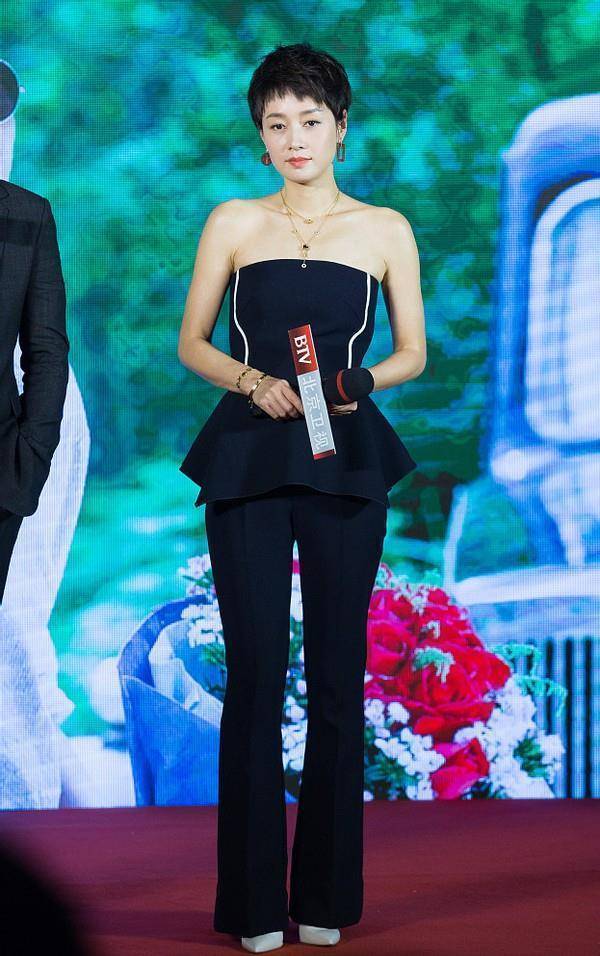 原创马伊琍的腿是真实存在的吗穿紧身微喇裤也看不出赘肉让人羡慕