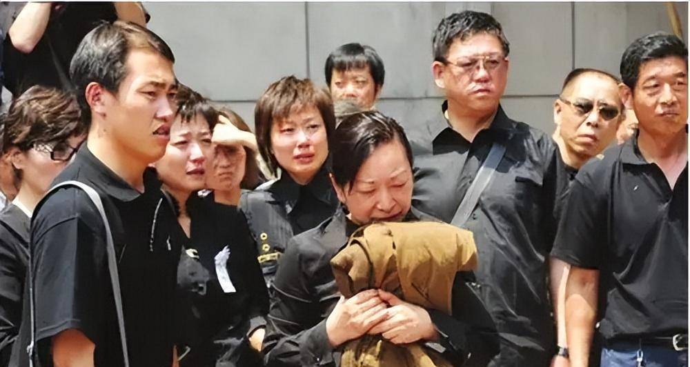 原创罗京去世7年后妻子改嫁婚前告别公婆我依旧是罗家媳妇