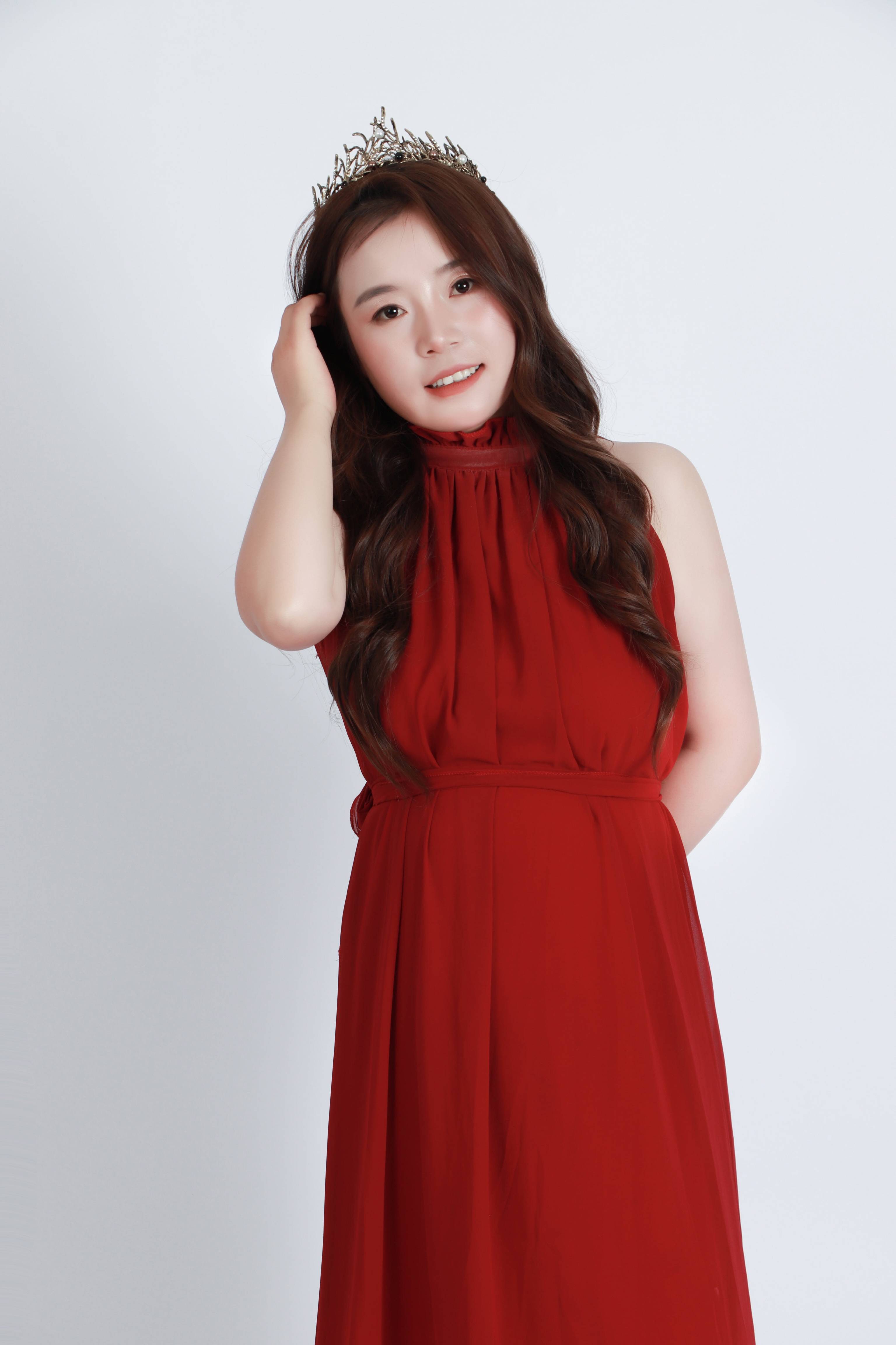 模特陈琴用美丽点亮时尚梦想