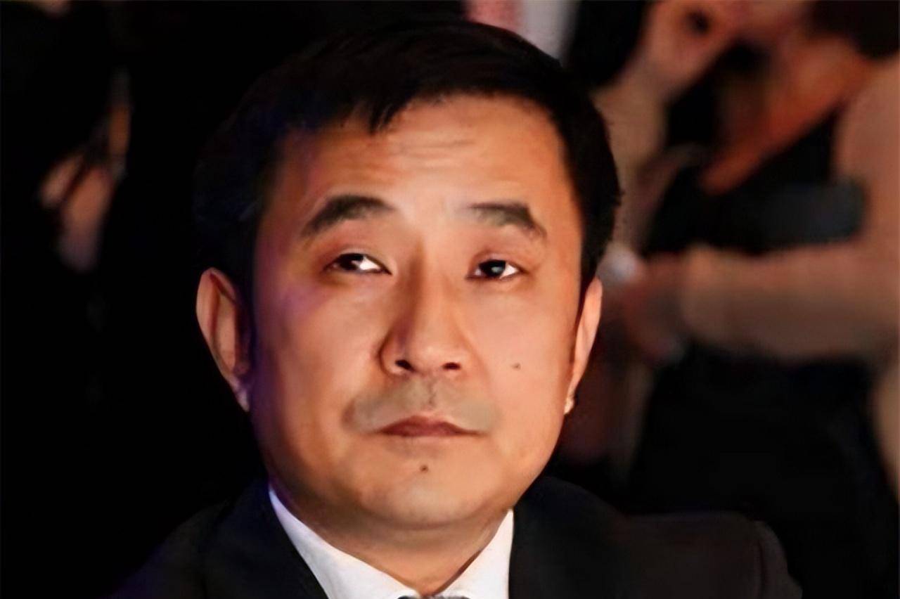 原创前江西首富负债800亿套现61亿带女星出逃亲爹去世也不回来