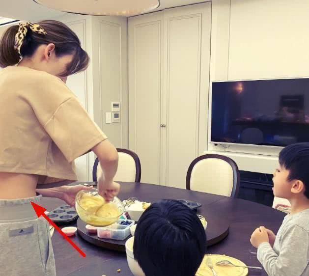 林志颖晒生活照,看到他老婆穿20cm"炫腹装",才知啥叫豪门_陈若仪_儿子
