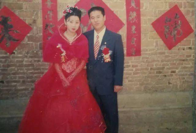 妻子意外成植物人丈夫唱6年情歌唤醒妻子今再生1女年入几十万