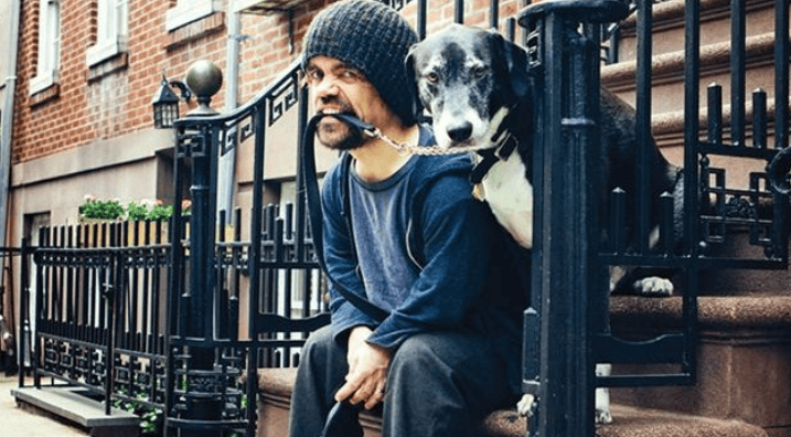 彼特·丁拉基的才华终于得到兑现,电影行业的黄金大门彻底向他打开.