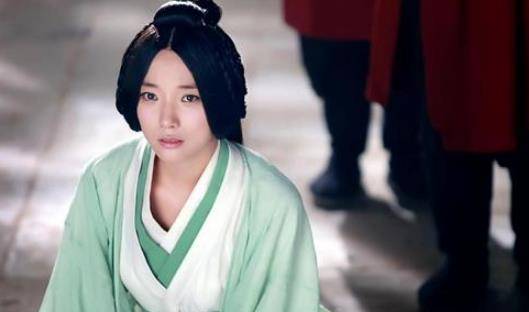 原创她本是平民女后被皇帝带回宫怀孕14个月生下孩子皇帝赐死