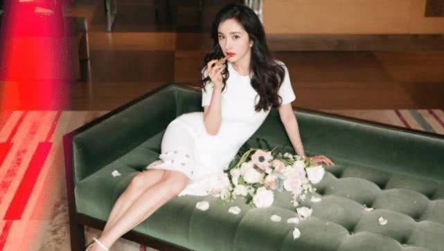 除此之外,在今年的跨年演唱会上,她和腾格尔合作的《野狼disco》也是