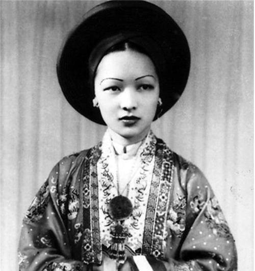 原创越南第一夫人陈丽春确实漂亮但心如蛇蝎父母因她被人勒死