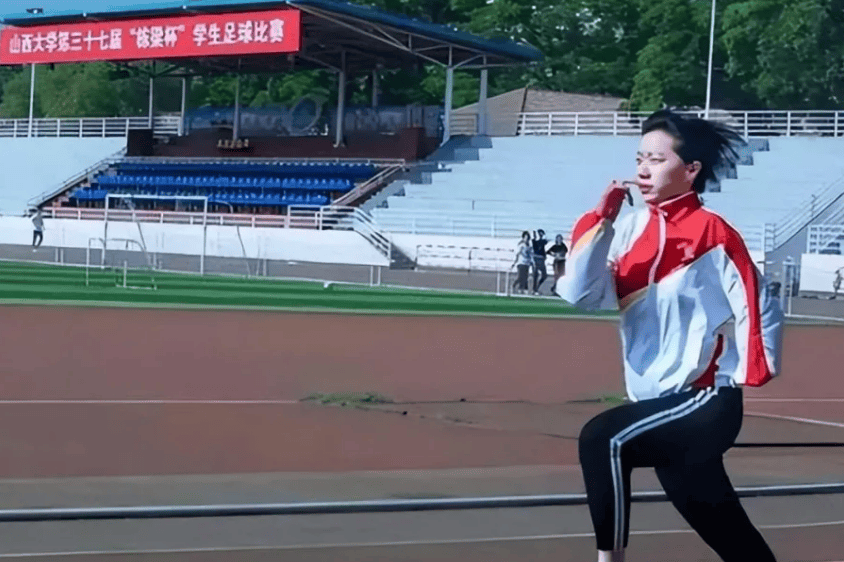 原创94年山西老太捡回独臂女婴靠捡破烂抚养25年女孩考上硕士报恩