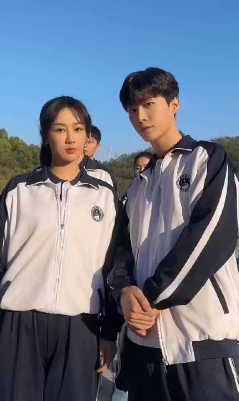 原创25岁男星突发心肌梗死杨紫被道德绑架老同学关晓彤保持沉默