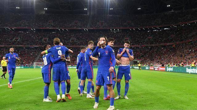 世界第4大爆发,半场连轰4球,67年神奇纪录诞生_英格兰_斯特林_预赛