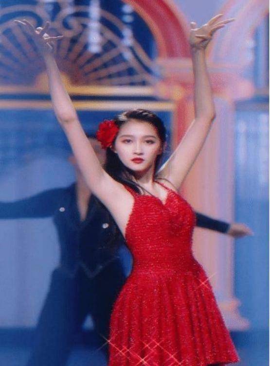 (关晓彤)(关晓彤在录制节目)一,关晓彤的经历初中毕业的关晓彤,凭借