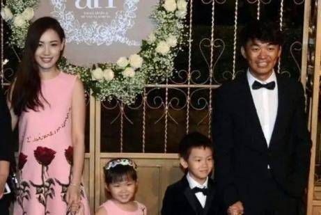 原创4年过去,王宝强抚养的儿子和马蓉照顾的女儿,对比有些扎心了