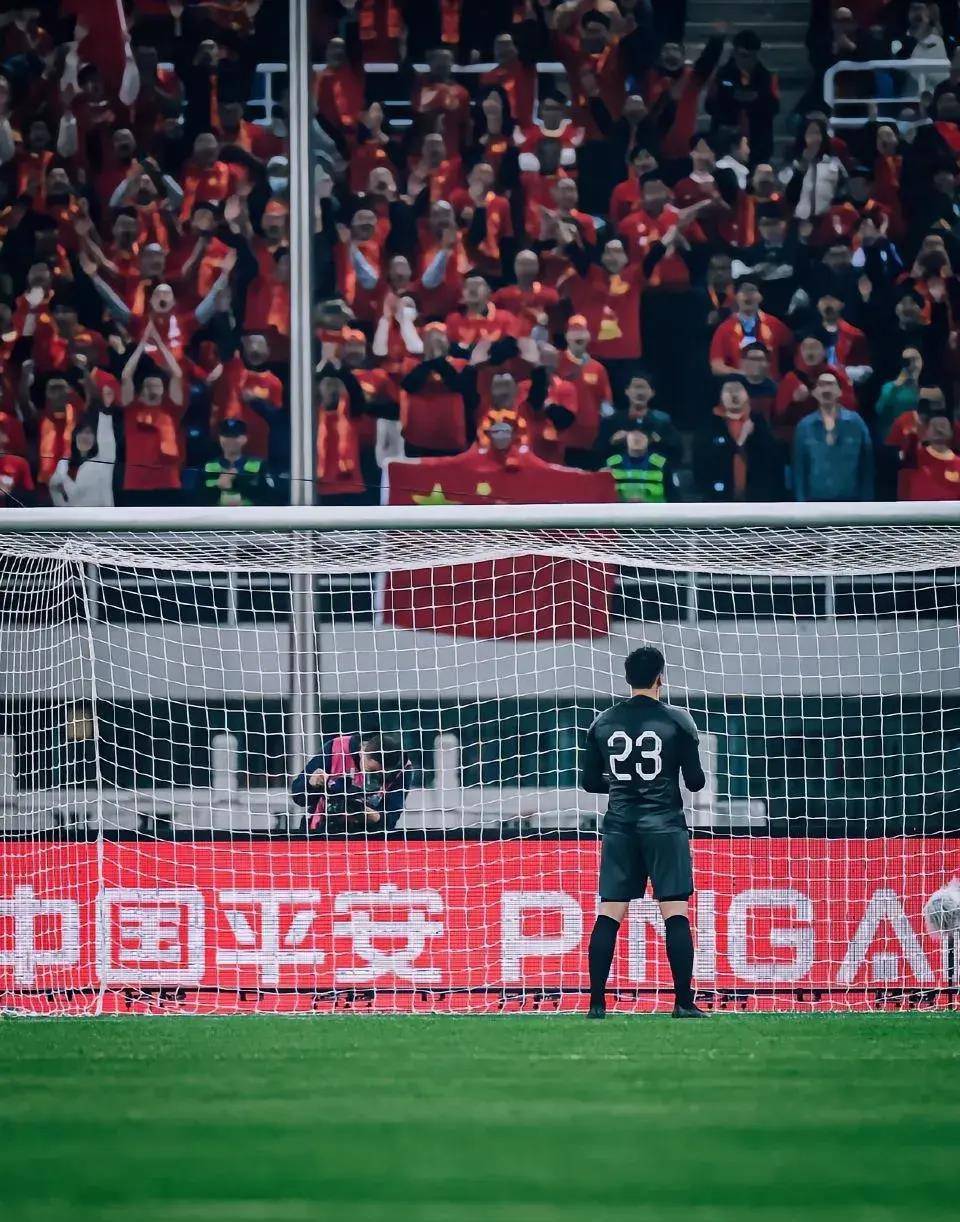 国足主场41大胜新加坡!出线基本稳了,有望进军2026世界杯