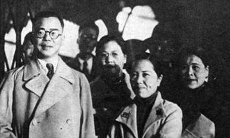 夫妻相爱25年丈夫却爱上好友妻子她一气之下将丈夫告上联合国