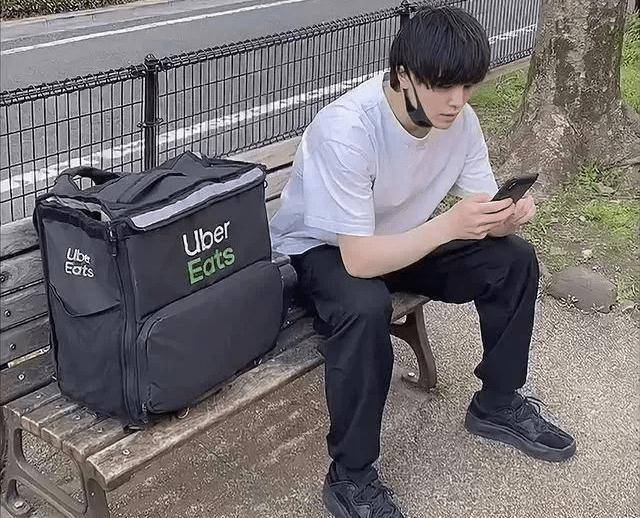 原创原创21岁男偶像转行当收银员我顿悟了最残忍的成人职场真相