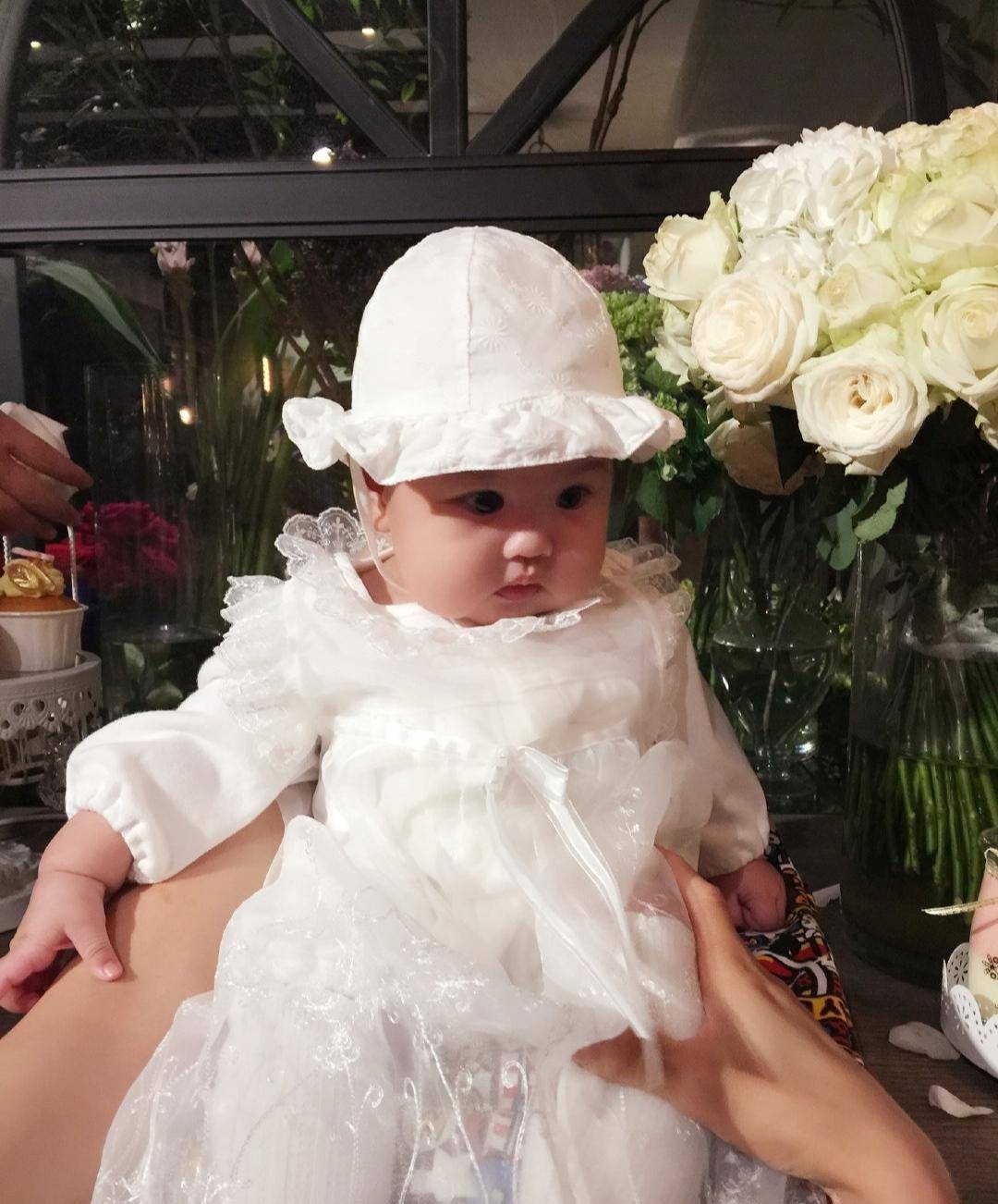 包贝尔新电影上映包文婧晒女儿萌照打call包饺子婴儿时期眼睛超大