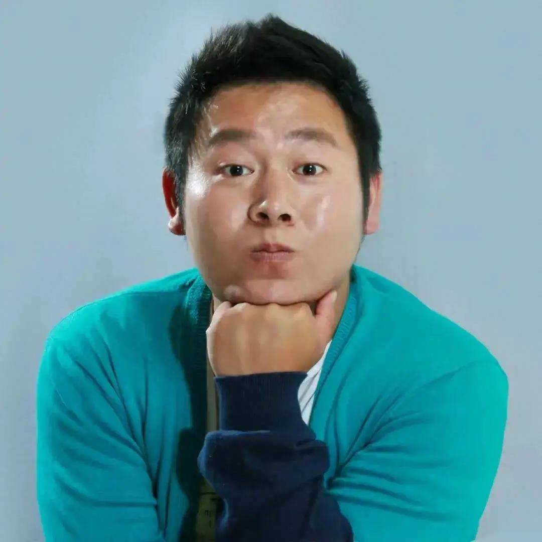 在评论区,也有网友拿陈翔六点半和郑云工作室相比,其实,初代互联网短