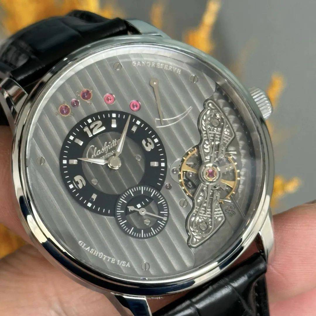 追求机芯打磨工艺3万多预算这款德味十足的格拉苏蒂偏心机芯倒置腕表