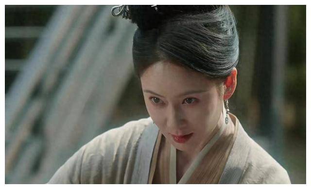演完《如懿传》演《与凤行》,打酱油的她,看着眼熟却叫不出名字_赵柯