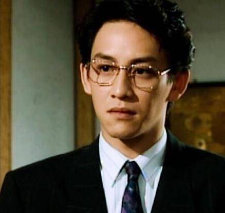 很多人以为吴启明是吴启华,其实他是吴启华的哥哥,只不过吴启明似乎没