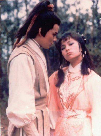 原创射雕中不能细看的关系黄蓉当年遇到郭靖时按理说已经年近五旬