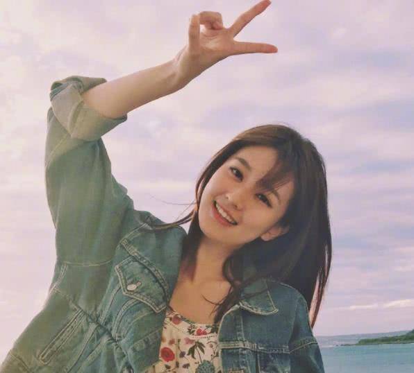 原创乔欣在豪宅内自拍20cm羽绒短裤抢镜这双圆规腿我酸了