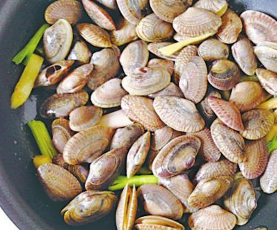 酱爆蛤蜊跟我这样做,好吃到连壳里的汤汁都要舔得一干二净_蚝油_减肥_