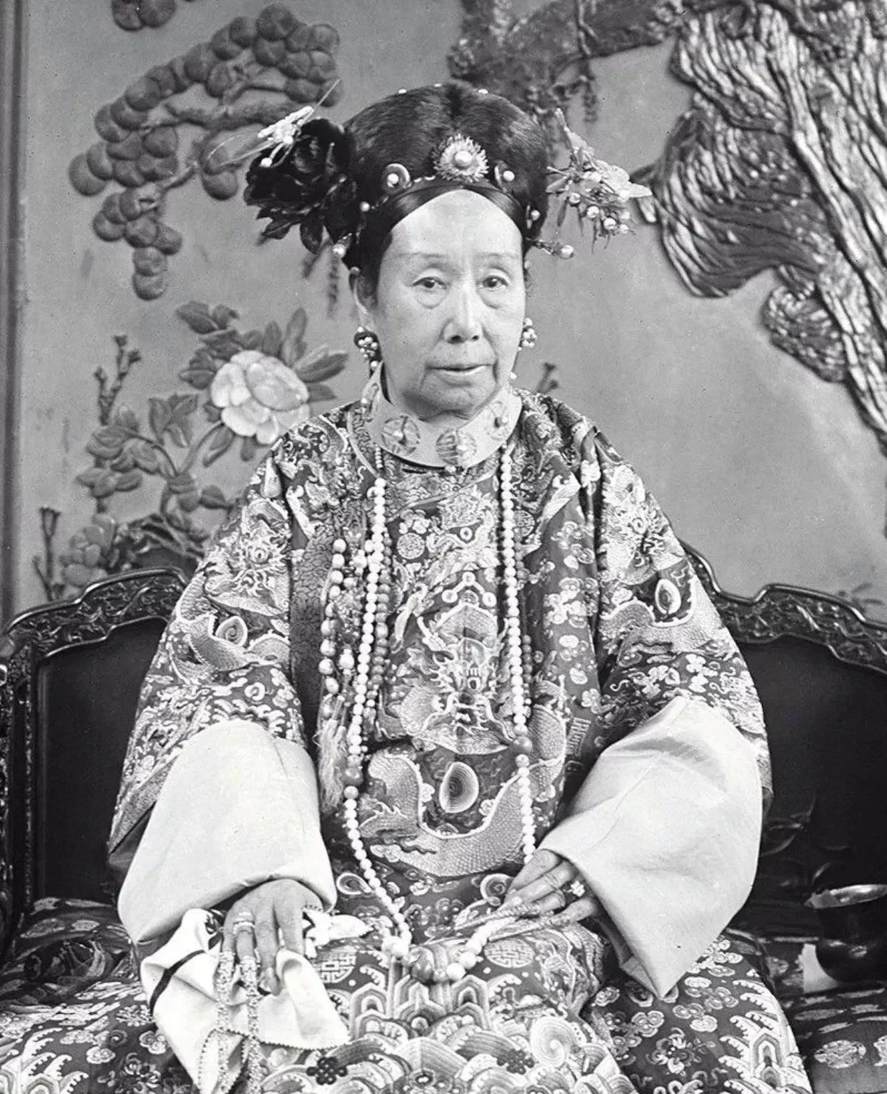 外国人拍摄的慈禧皇太后大丧,现场诡异_葬礼_纸人_纸质