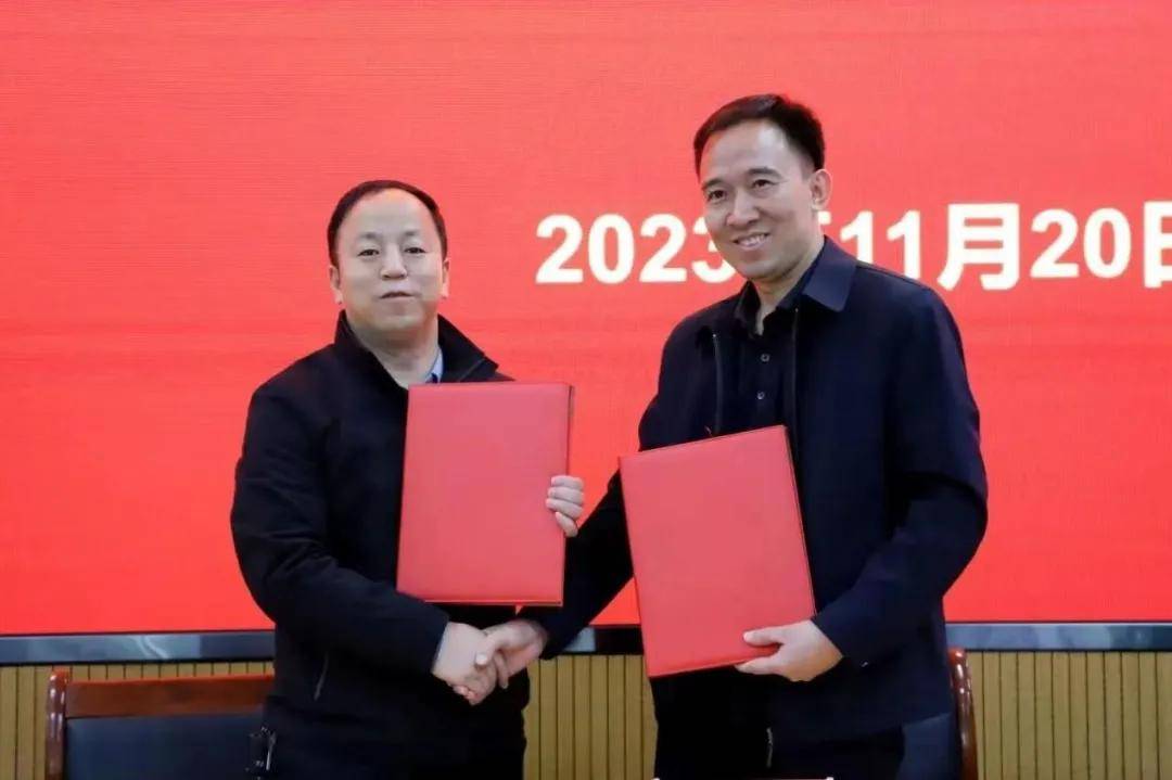 副校长贾红义对兰州大学招宣组的到来表示欢迎,并介绍了孝义中学的建