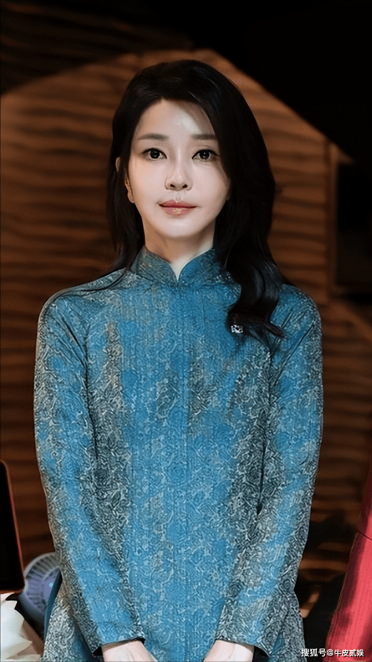 "顶流美夫人"的消失之谜_姐姐_金建_朱莉