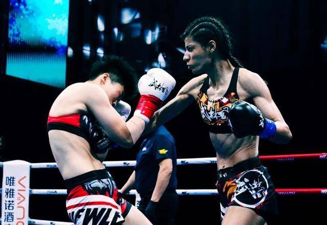 她是该级别顶尖女选手之一,师从"金牌猎人"任凯琳,善于组合拳进攻